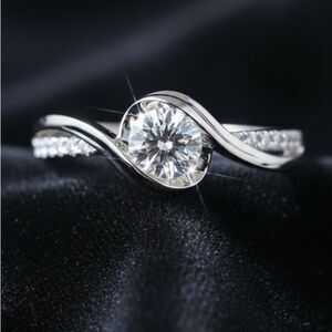 NEW Size 8 Elegant Silver Solitaire Promise Engagement Ring Gift for Her